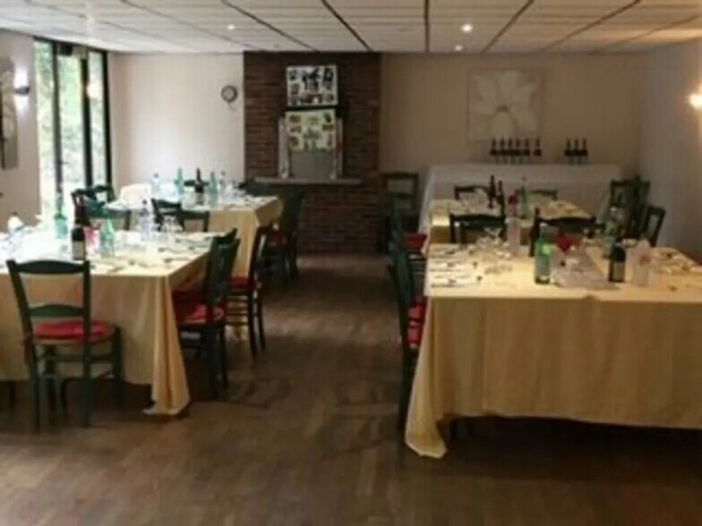 Local commercial dans Compiègne à vendre - Photo de l’immeuble – Image 3 sur 8