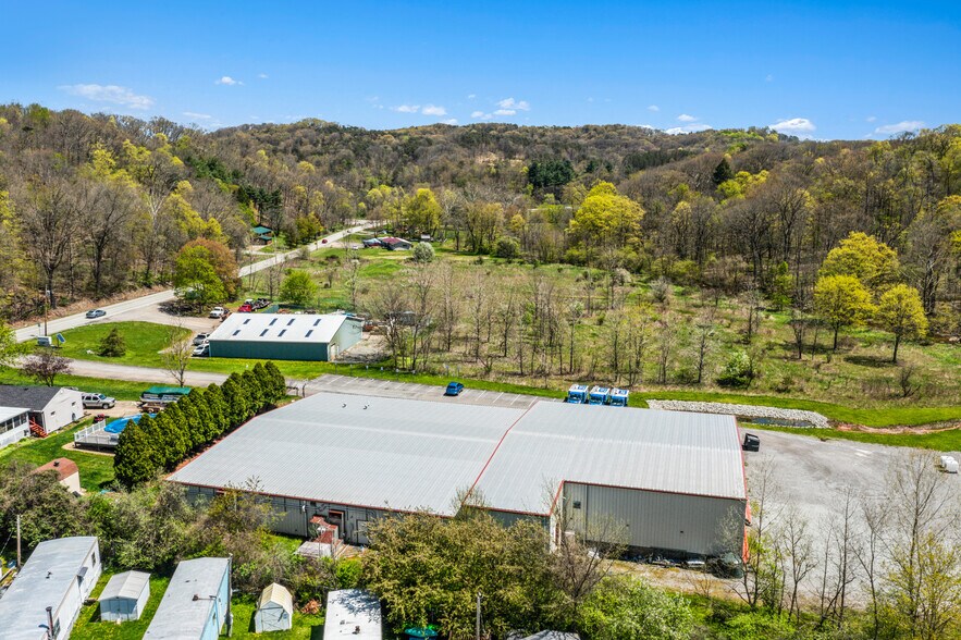 2260 Big Sewickley Creek Rd, Sewickley, PA à vendre - Photo de l’immeuble – Image 2 sur 5
