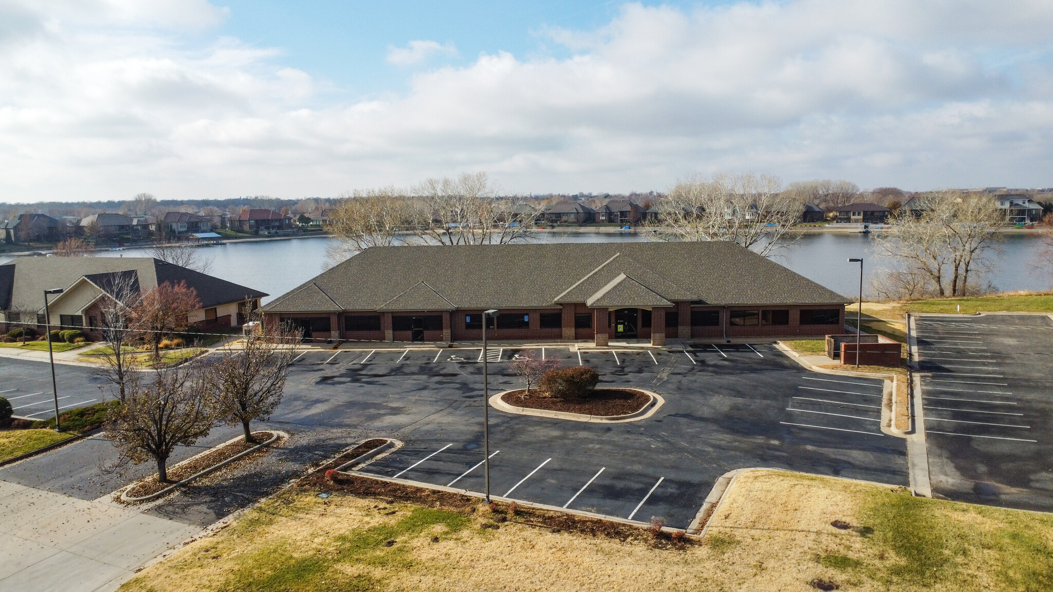 3527 N Ridge Rd, Wichita, KS à vendre Photo de l’immeuble– Image 1 sur 12