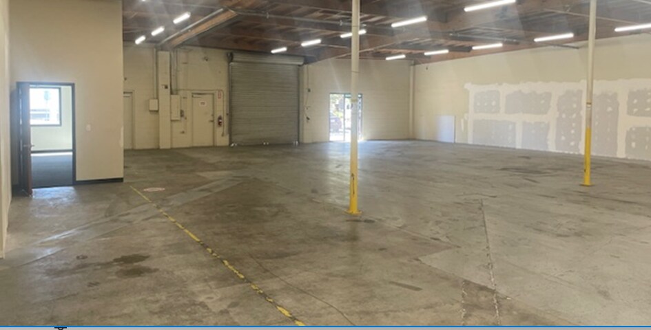 20 N Aviador St, Camarillo, CA à louer - Photo de l’immeuble – Image 2 sur 8