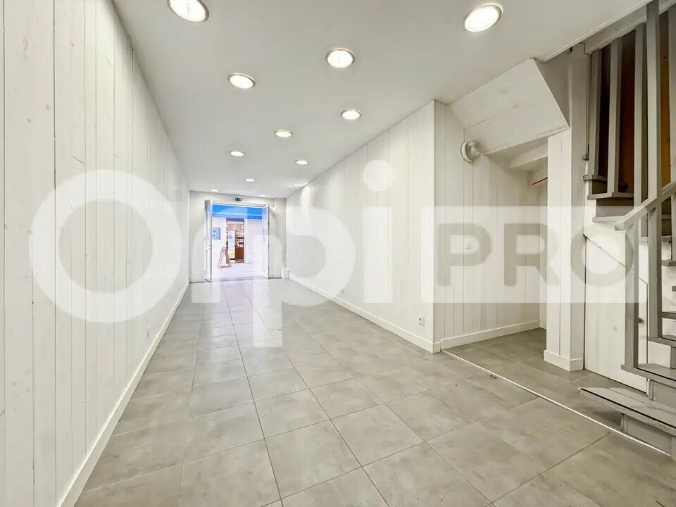 Local commercial dans Saint-Martin-de-Ré à louer Photo de l’immeuble– Image 1 sur 11