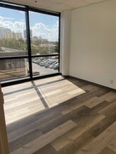 400 Arthur Godfrey Rd, Miami Beach, FL à louer Photo intérieure– Image 1 sur 4