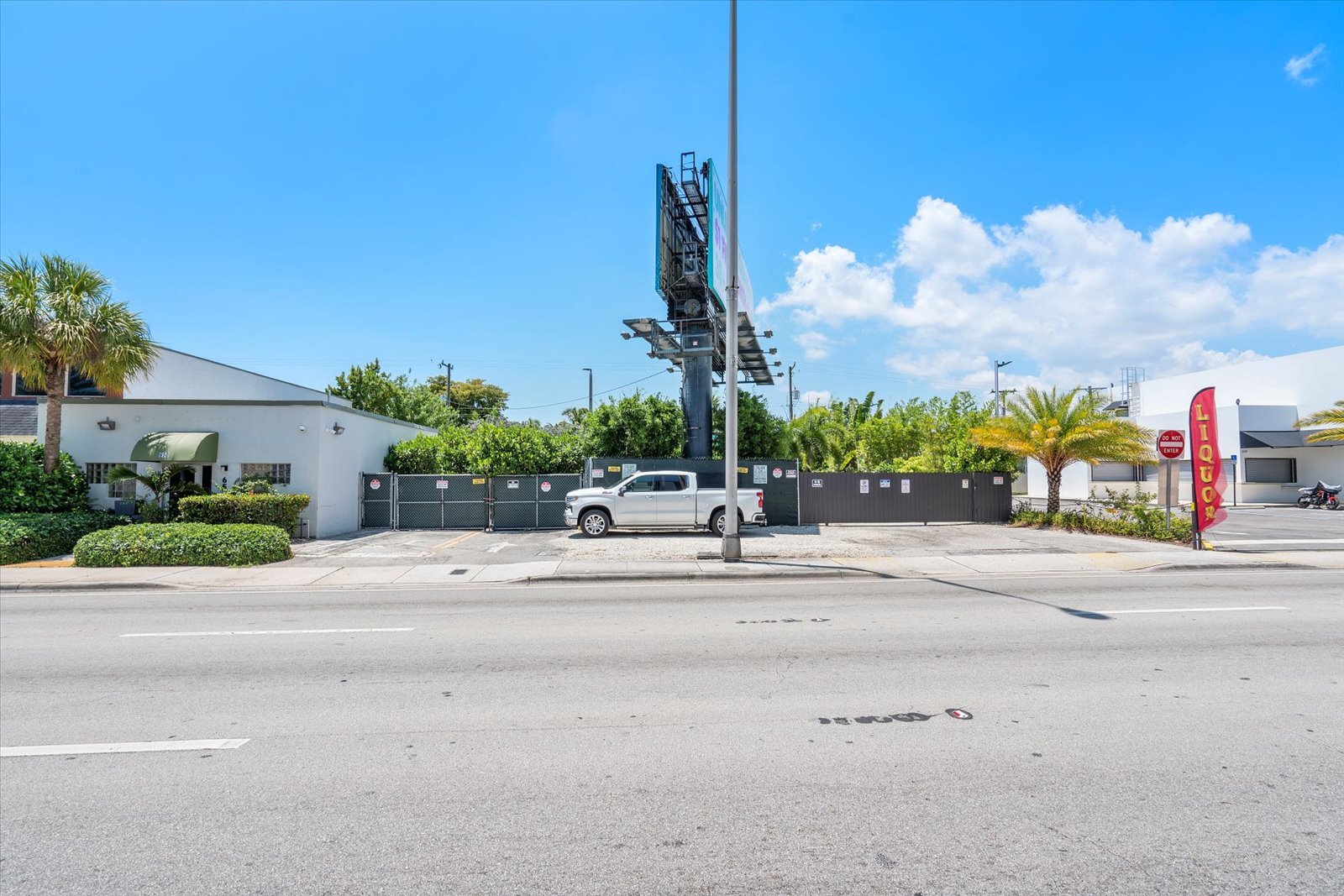 626 NE 167th St, Miami, FL à vendre Photo de l’immeuble– Image 1 sur 2