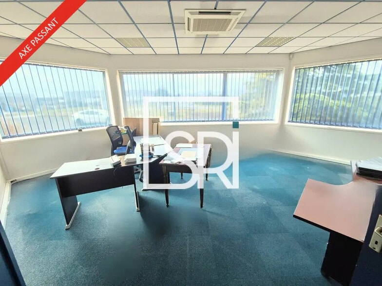 Industriel/Logistique dans Riom à louer - Photo de l’immeuble – Image 3 sur 11