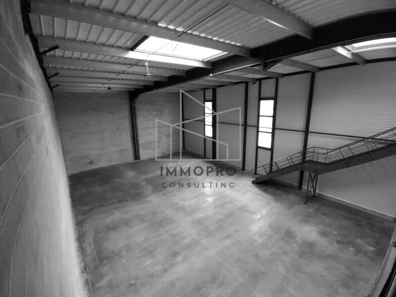 Local d'activités dans Évreux à vendre - Photo intérieure – Image 2 sur 2