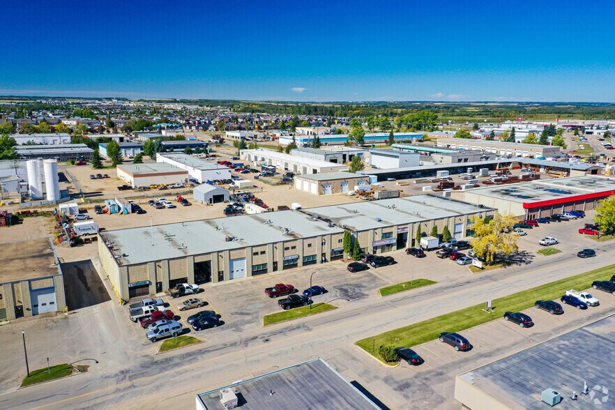 7880 48 Ave, Red Deer, AB à louer - Aérien – Image 2 sur 3