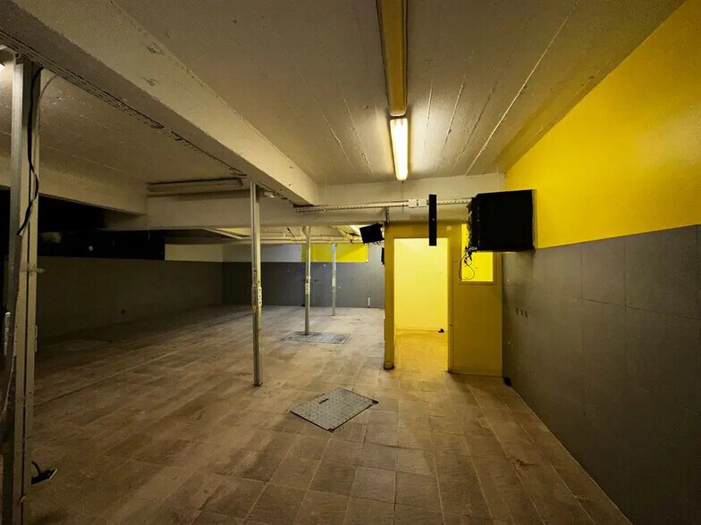 Local commercial dans Paris à louer - Photo de l’immeuble – Image 3 sur 7