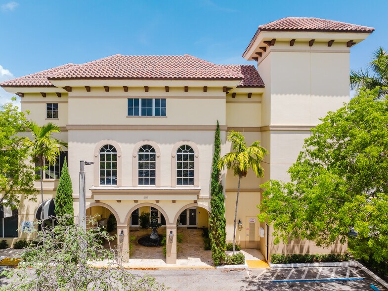 601 S Federal Hwy, Boca Raton, FL à louer - Photo de l’immeuble – Image 3 sur 21