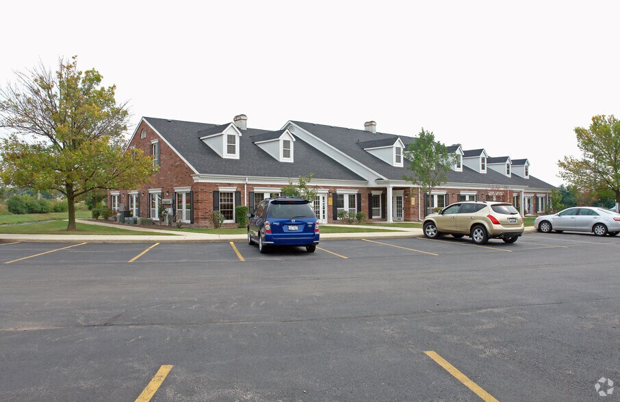 33 W Higgins Rd, South Barrington, IL à vendre - Photo de l’immeuble – Image 2 sur 3
