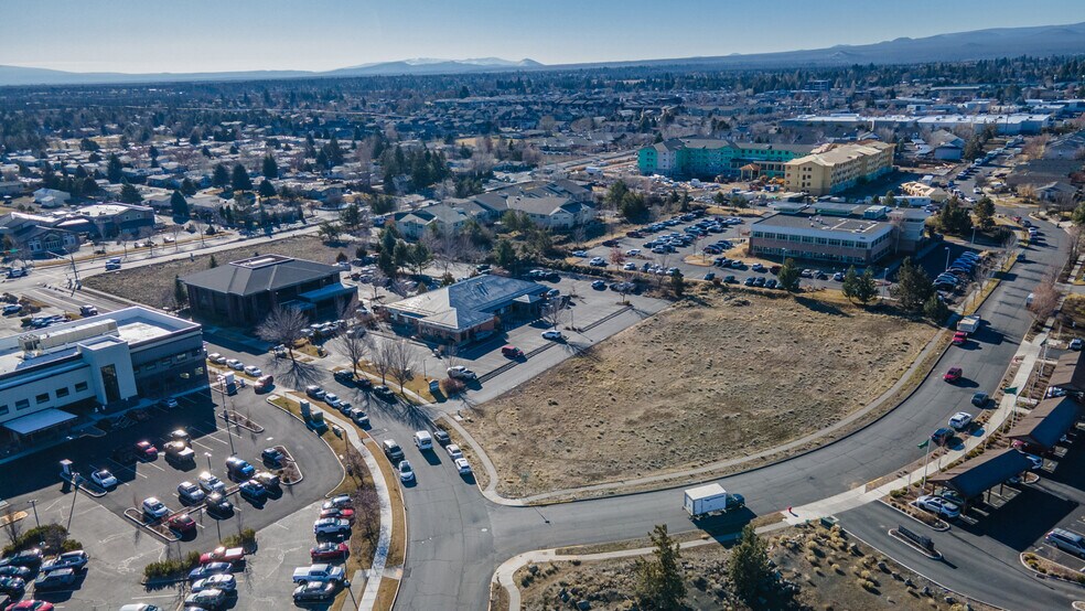NE Medical Center Dr & NW Watt Way, Bend, OR à vendre - Photo de l’immeuble – Image 1 sur 7