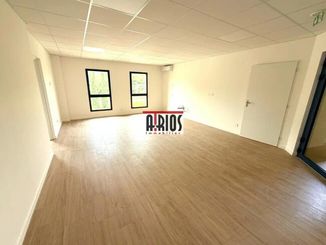 Plus de détails pour 151 Avenue Alphonse Lavallée, La Garde - Bureau à louer