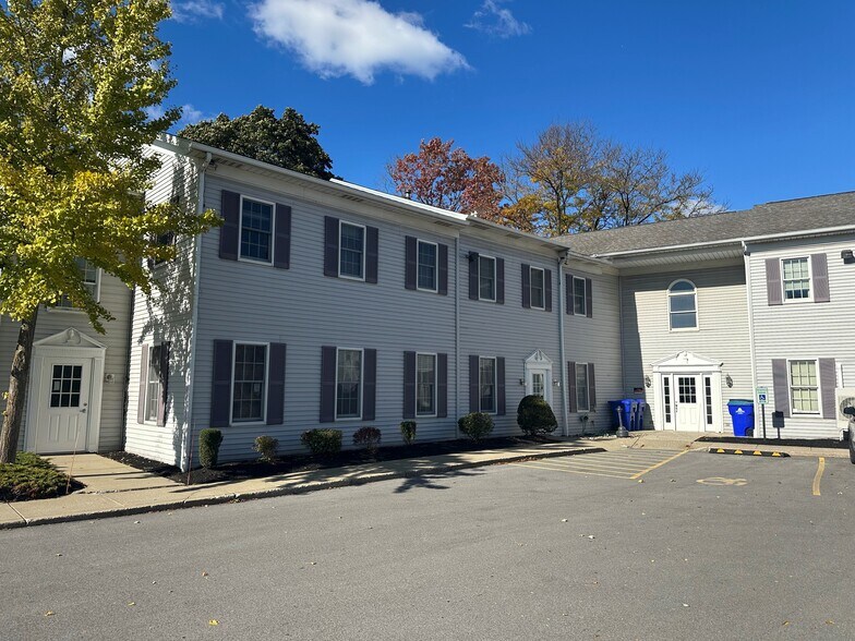 151 W Genesee St, Lockport, NY à louer - Photo de l’immeuble – Image 3 sur 33