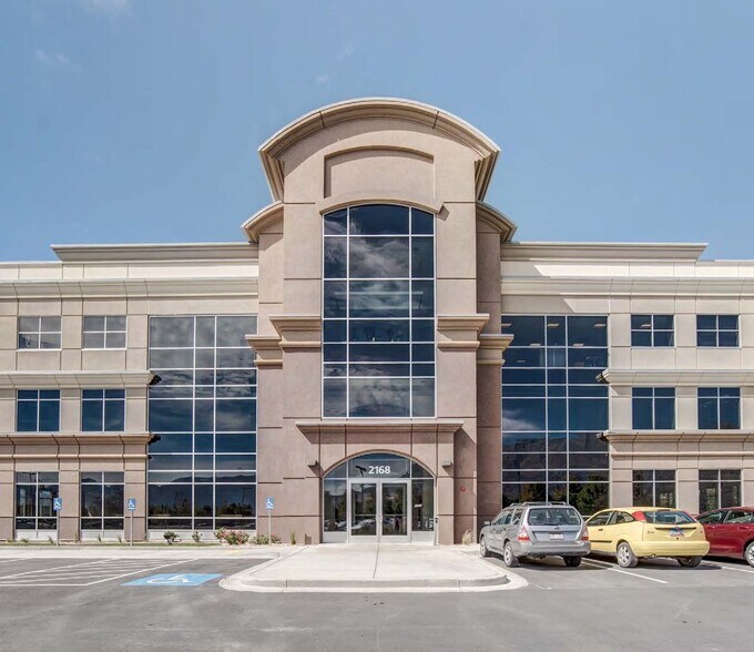 2168 W Grove Pky, Pleasant Grove, UT à louer - Photo de l’immeuble – Image 2 sur 5