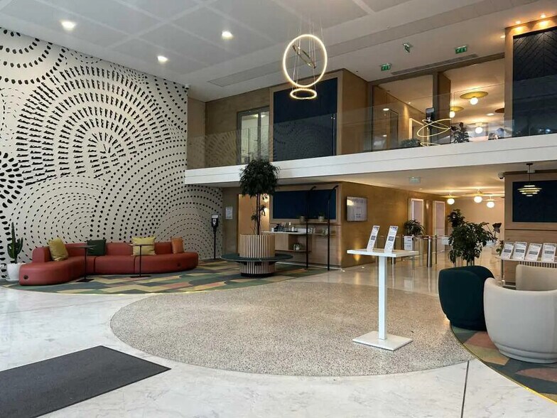 Bureau dans Ivry-sur-Seine à louer - Photo de l’immeuble – Image 2 sur 10