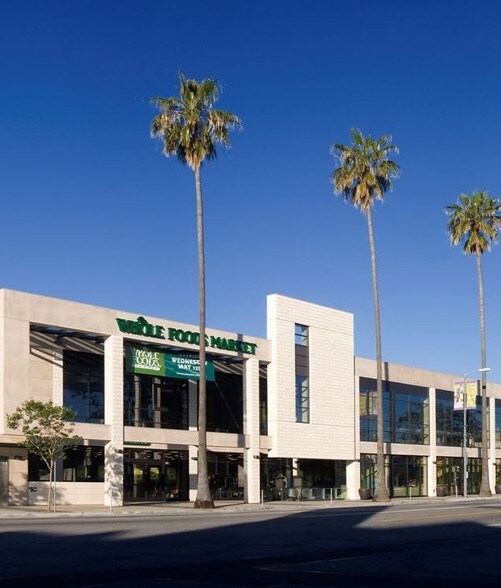 18700 Ventura Blvd, Tarzana, CA à vendre - Photo de l’immeuble – Image 2 sur 8