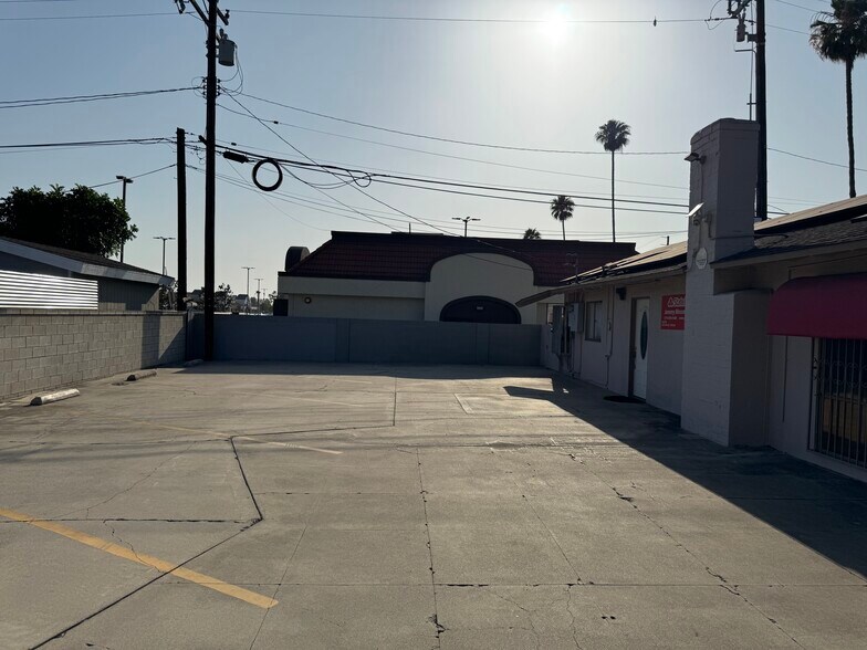 1598 W Katella Ave, Anaheim, CA à vendre - Photo de l’immeuble – Image 2 sur 30