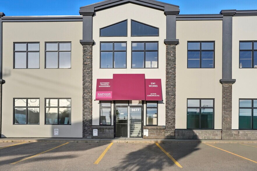 5657-5677 99 St NW, Edmonton, AB à vendre - Photo de l’immeuble – Image 3 sur 33