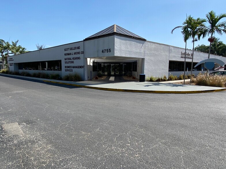 4755 Summerlin Rd, Fort Myers, FL à louer - Photo principale – Image 2 sur 5