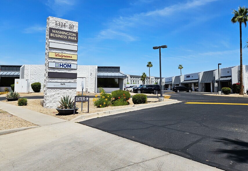 5330 E Washington St, Phoenix, AZ à louer - Photo de l’immeuble – Image 2 sur 4