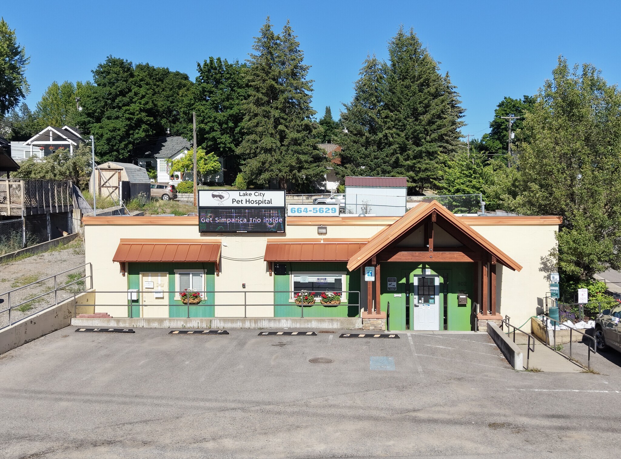 902 N Lincoln Way, Coeur d'Alene, ID à vendre Photo de l’immeuble– Image 1 sur 13