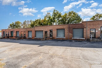 3240 Highland Ave NE, Hickory, NC à louer Photo de l’immeuble– Image 2 sur 6