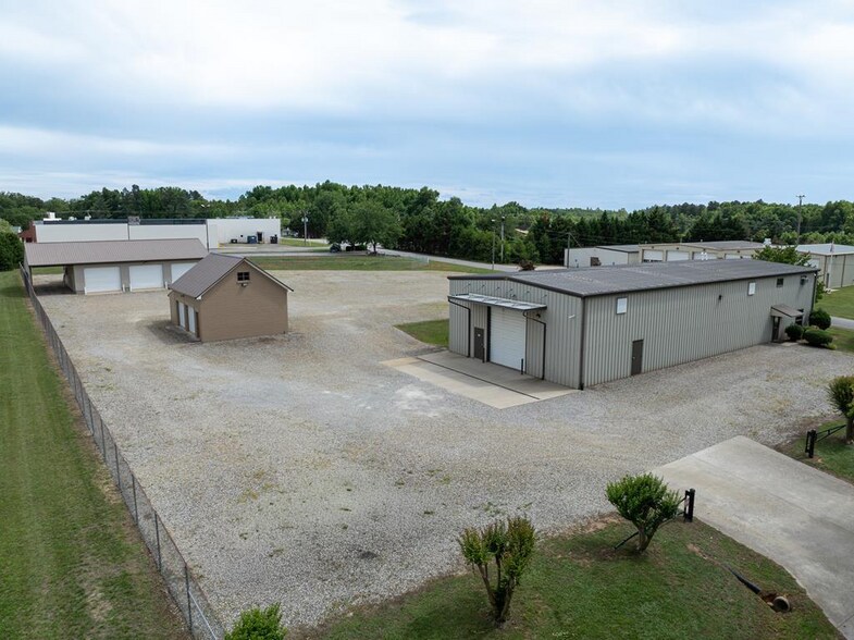 471 Osborne St, Keysville, VA à vendre - Photo principale – Image 1 sur 28