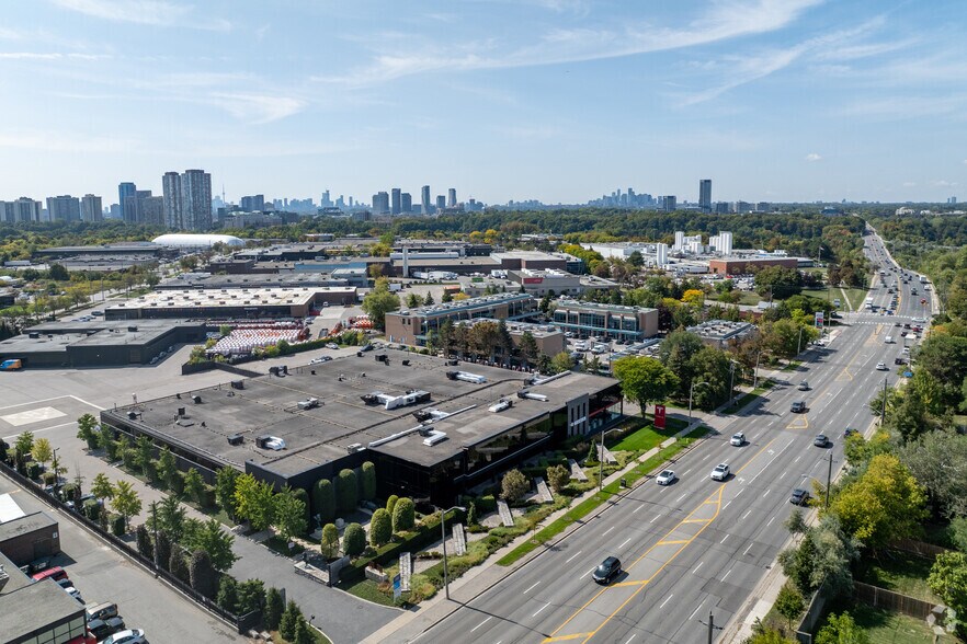 1325 Lawrence Ave E, Toronto, ON à louer - Photo de l’immeuble – Image 3 sur 5