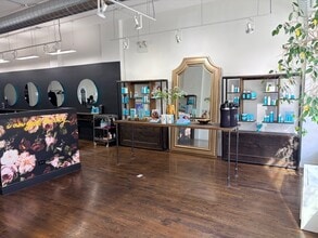 2769-2787 N Milwaukee Ave, Chicago, IL à louer Photo intérieure– Image 2 sur 13