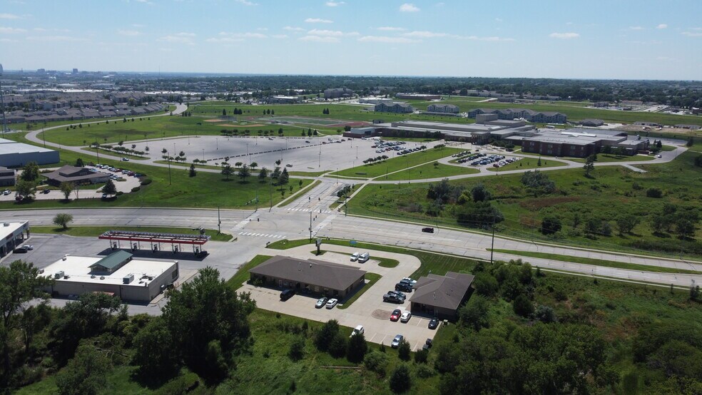 5790 N 33rd Cir, Lincoln, NE à vendre - Photo de l’immeuble – Image 2 sur 10