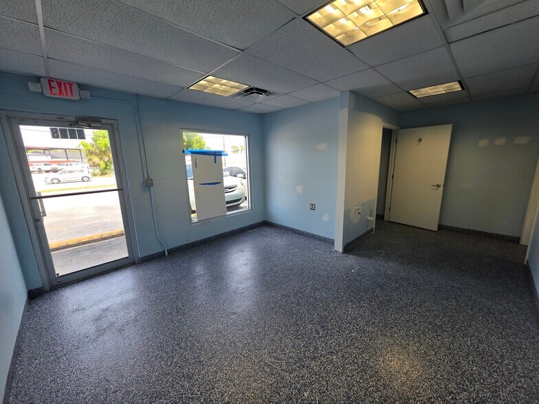 5500-5546 Haines Rd N, Saint Petersburg, FL à louer - Photo de l’immeuble – Image 3 sur 5