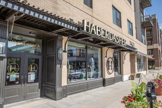 335 N Washington St, Green Bay, WI à louer Photo de l’immeuble– Image 1 sur 16
