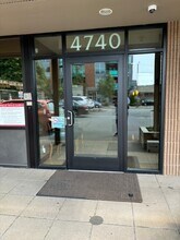 4740 44th Ave SW, Seattle, WA à louer Photo de l’immeuble– Image 1 sur 3
