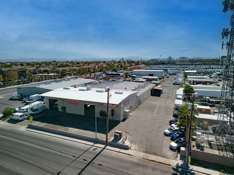 2017 W Gowan Rd, North Las Vegas, NV à louer - Photo principale – Image 1 sur 15