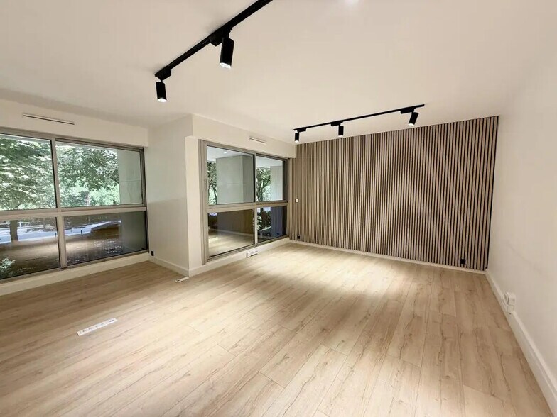 Bureau dans Neuilly-sur-Seine à louer - Photo de l’immeuble – Image 3 sur 6