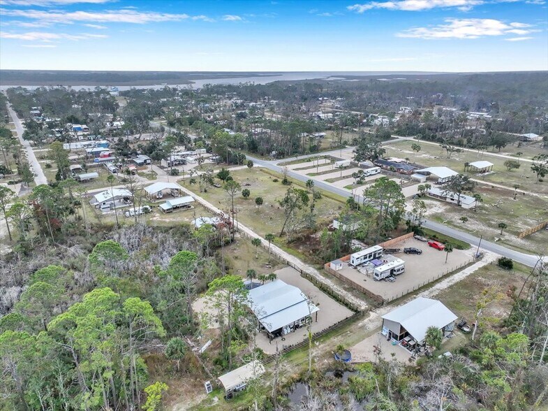 516 2nd NW st, Steinhatchee, FL à vendre - Photo de l’immeuble – Image 3 sur 16