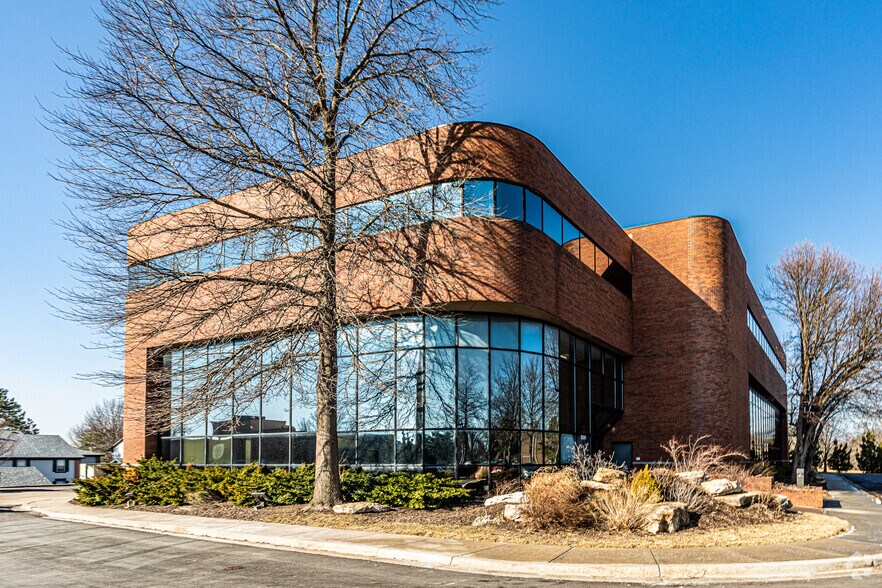 12351 W 96th Ter, Lenexa, KS à louer - Photo de l’immeuble – Image 2 sur 5