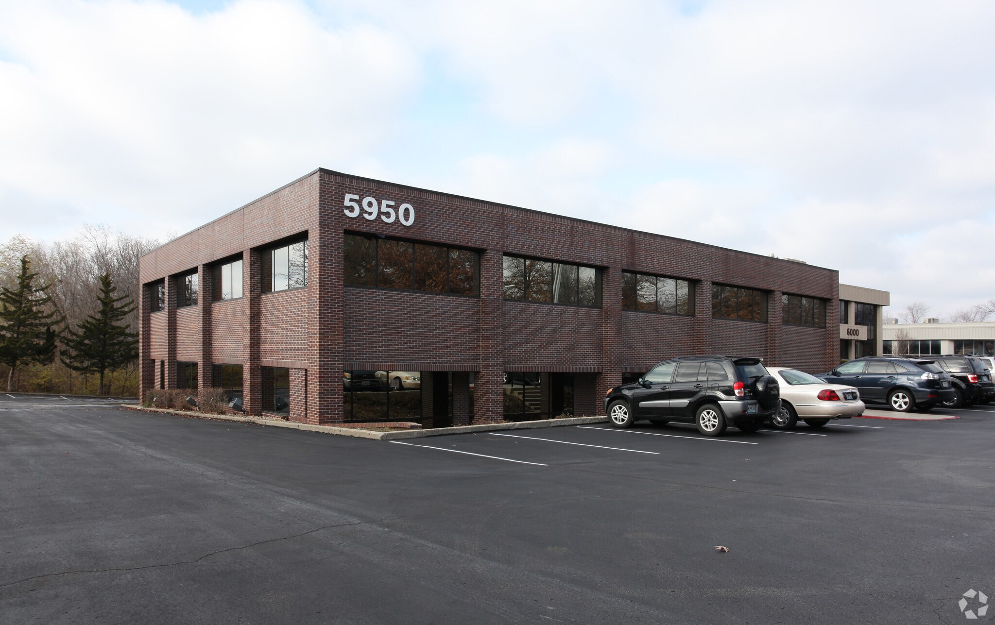 5950 N Oak Tfwy, Kansas City, MO à vendre Photo principale– Image 1 sur 25