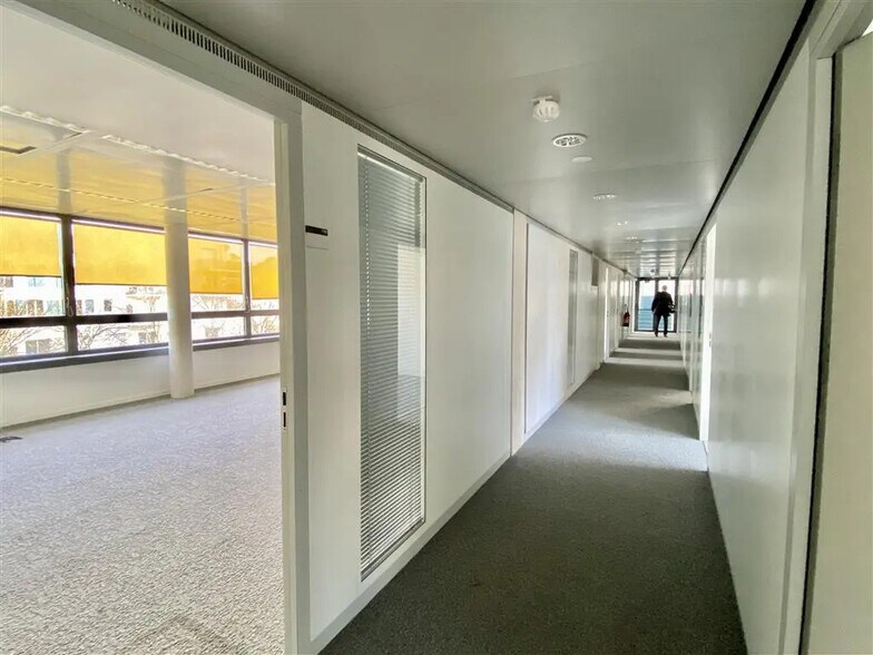 Bureau dans Rueil-Malmaison à louer - Photo de l’immeuble – Image 3 sur 7