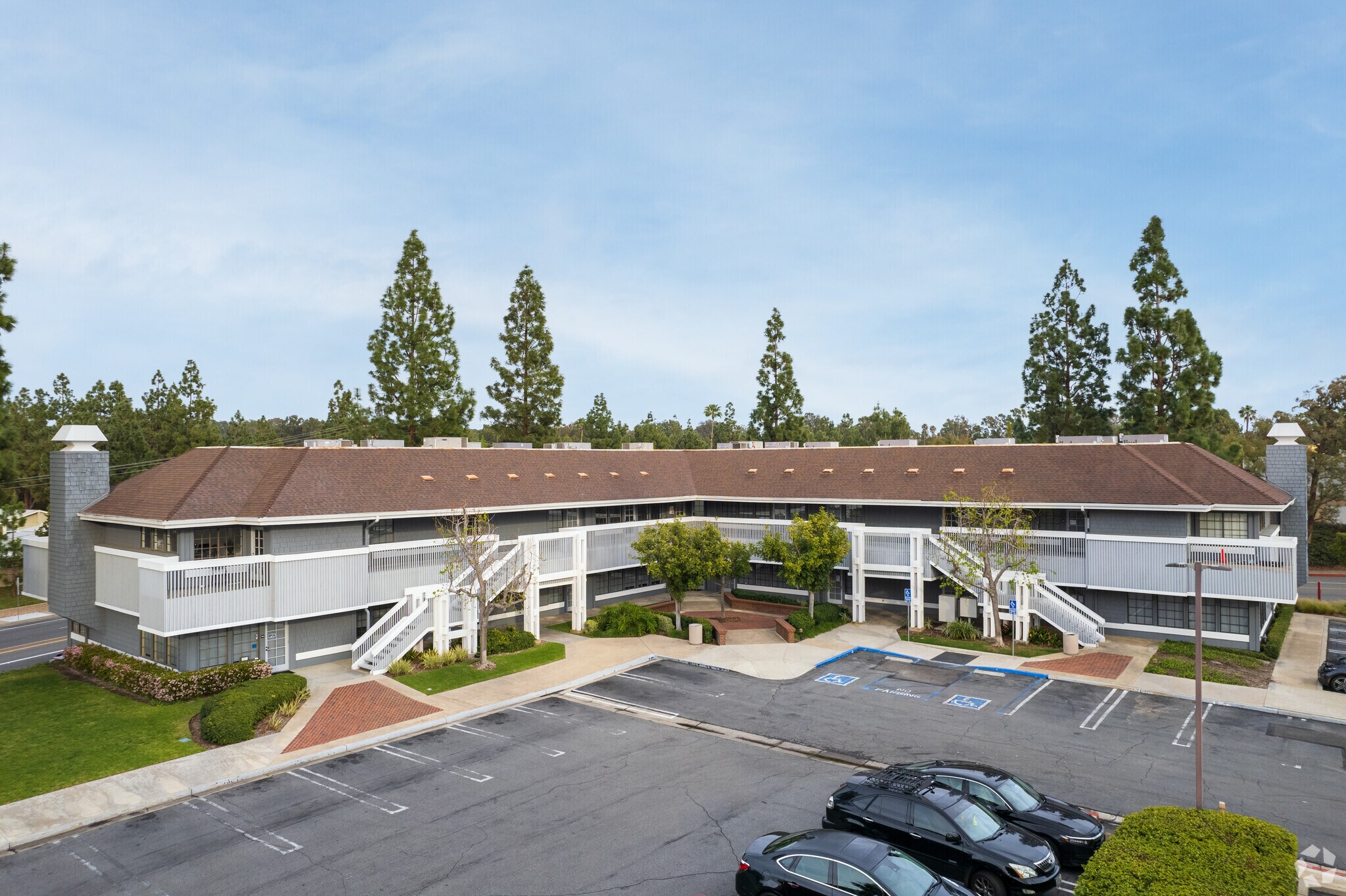 22471 Aspan St, Lake Forest, CA à louer Photo principale– Image 1 sur 23