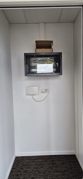 Bureau dans Meyzieu à louer - Photo de l’immeuble – Image 2 sur 12