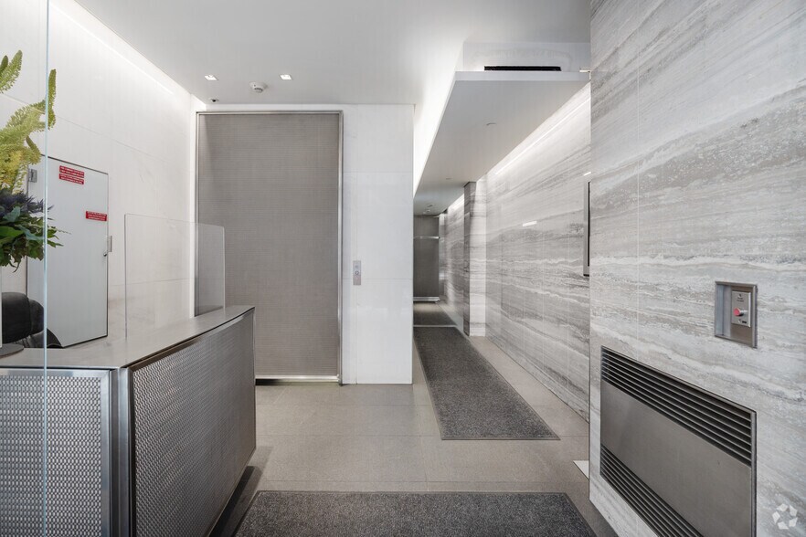 10 E 38th St, New York, NY à louer - Hall d’entrée – Image 3 sur 19