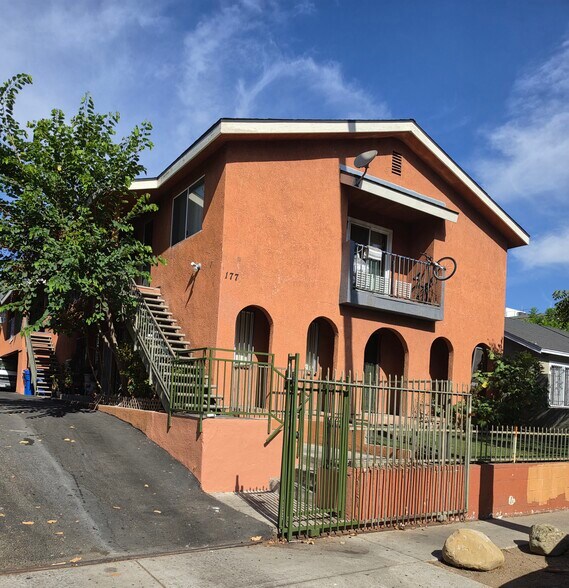 177 N Alexandria Ave, Los Angeles, CA à vendre - Photo de l’immeuble – Image 1 sur 2