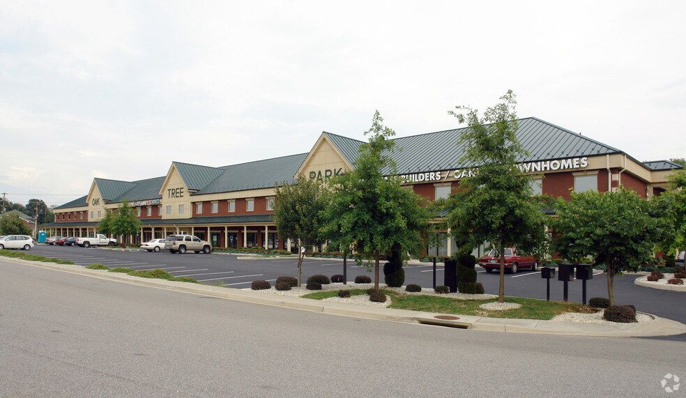 100-256 Oaktree Blvd, Christiansburg, VA à louer - Photo de l’immeuble – Image 2 sur 4
