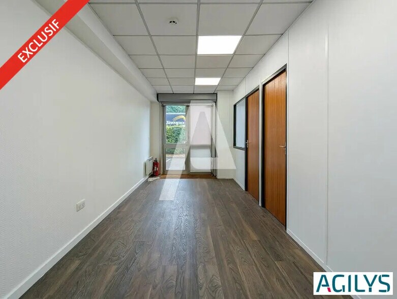 Local d'activités dans Massy à vendre - Photo de l’immeuble – Image 2 sur 12