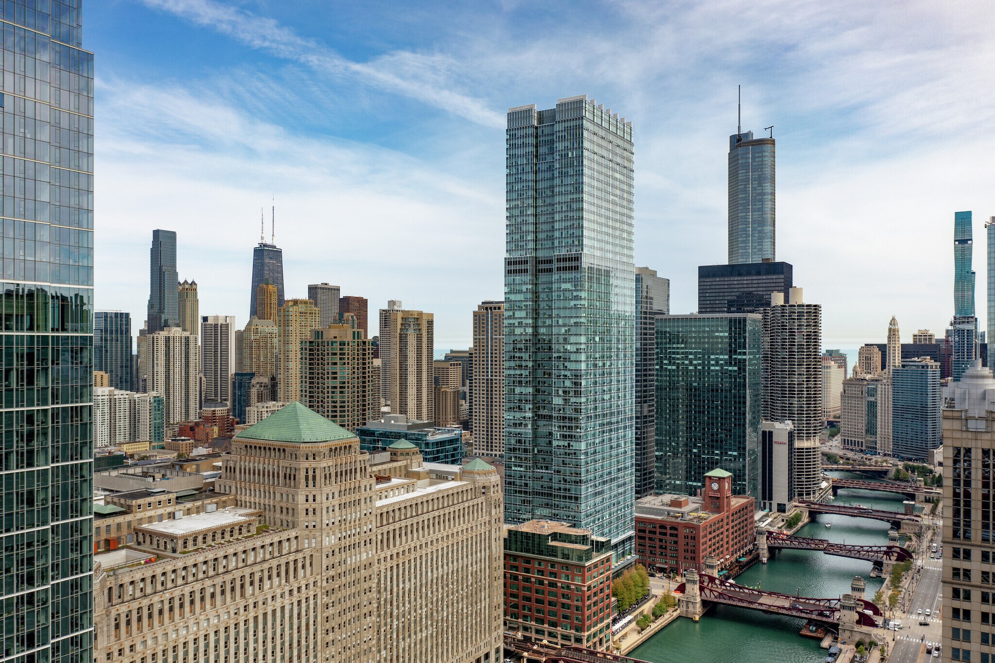 300 N LaSalle St, Chicago, IL à louer Photo de l’immeuble– Image 1 sur 23