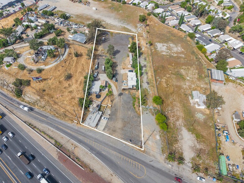 2981 S La Cadena Dr, Colton, CA à vendre - Photo principale – Image 1 sur 23