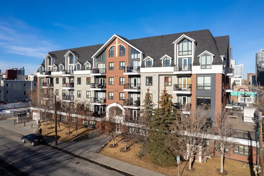 138 18th Ave SE, Calgary, AB à vendre - Photo principale – Image 1 sur 25