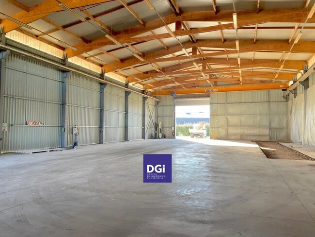 Plus de détails pour Local d'activités à louer