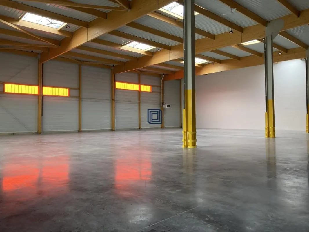 Industriel/Logistique dans Brie-Comte-Robert à louer Photo intérieure– Image 1 sur 10