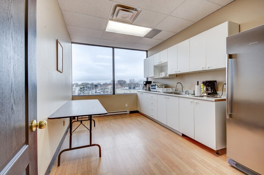 10212-10222 Boul Saint-Michel, Montréal, QC à louer - Photo de l’immeuble – Image 3 sur 14